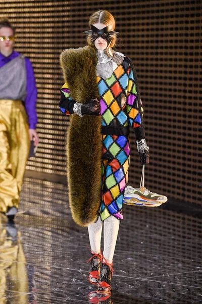 Look 80